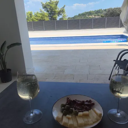 Villa Aves Rogac