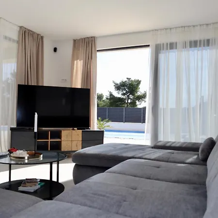 Aves Villa Rogac