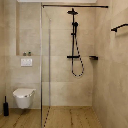 Aves - New With Pool, Gym & Sauna *