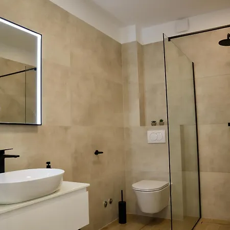 Aves - New With Pool, Gym & Sauna *