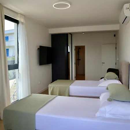 Aves - New With Pool, Gym & Sauna