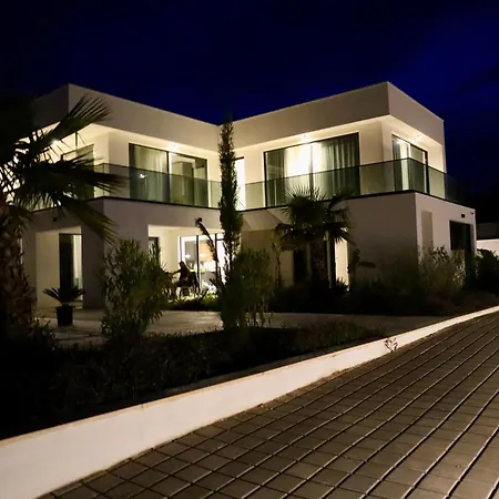 Aves Villa *
