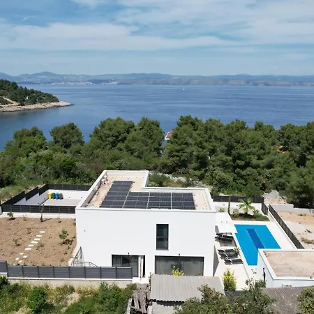 Aves - New With Pool, Gym & Sauna