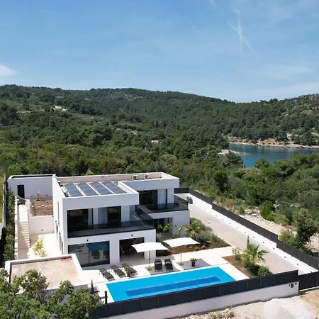 Villa Aves Rogac