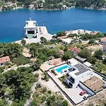 Aves Villa *