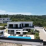 Villa Aves Rogač