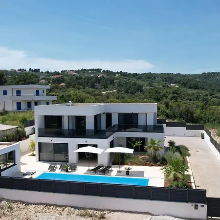 فيلة Aves Rogač